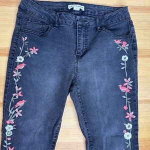 Artisan NY Embroidered Jeans - Ankle Cropped Black Faded Bird Floral Size 8